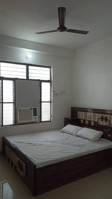 Sriram Homestay 01 Km To Sri Ram Mandir Ayodhya Extérieur photo